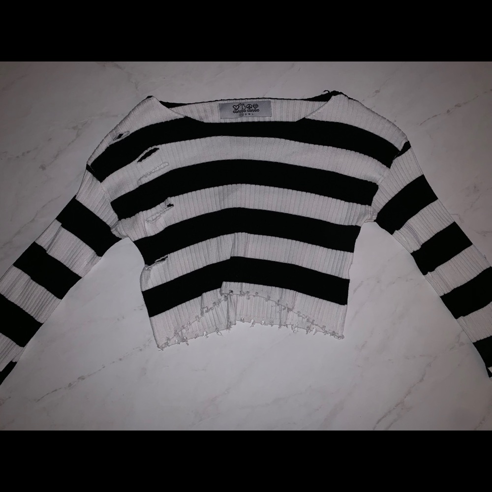 B & W stripped long sleeve crop top